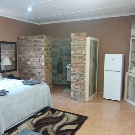 Aub Guesthouse - Mariental Esterno foto