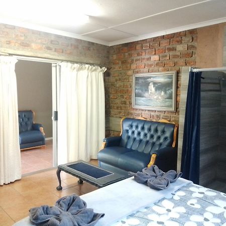 Aub Guesthouse - Mariental Esterno foto